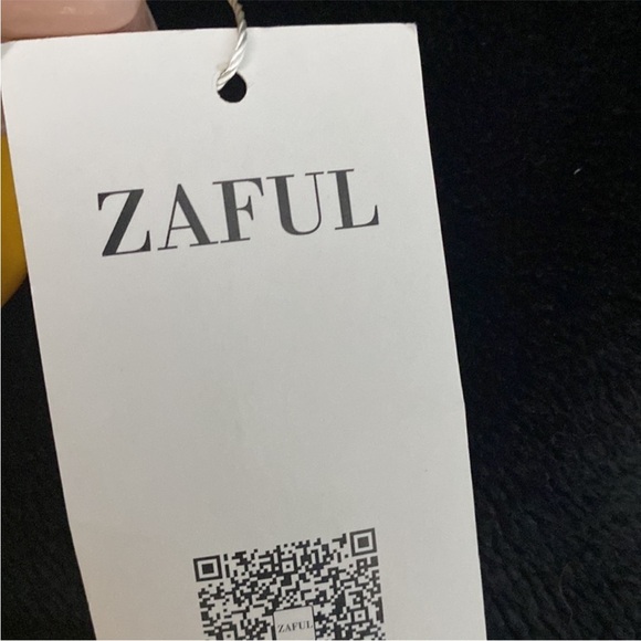 3/$20✨Zaful Elegant Yellow Swimsuit - Picture 6 of 7